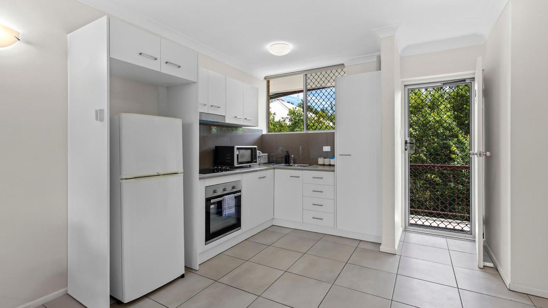 Cozy 1br Near Hospitals And Cbd With Parking! Apartment *