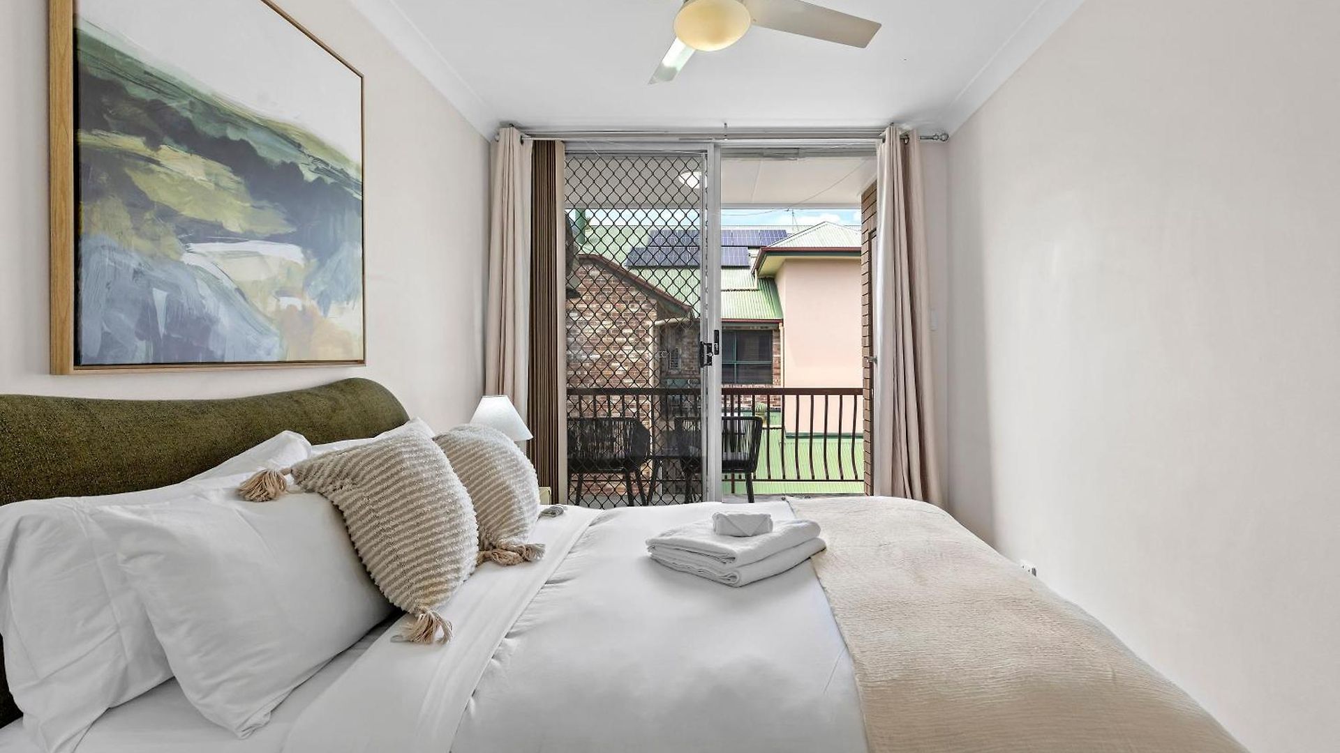 Cozy 1br Near Hospitals And Cbd With Parking!