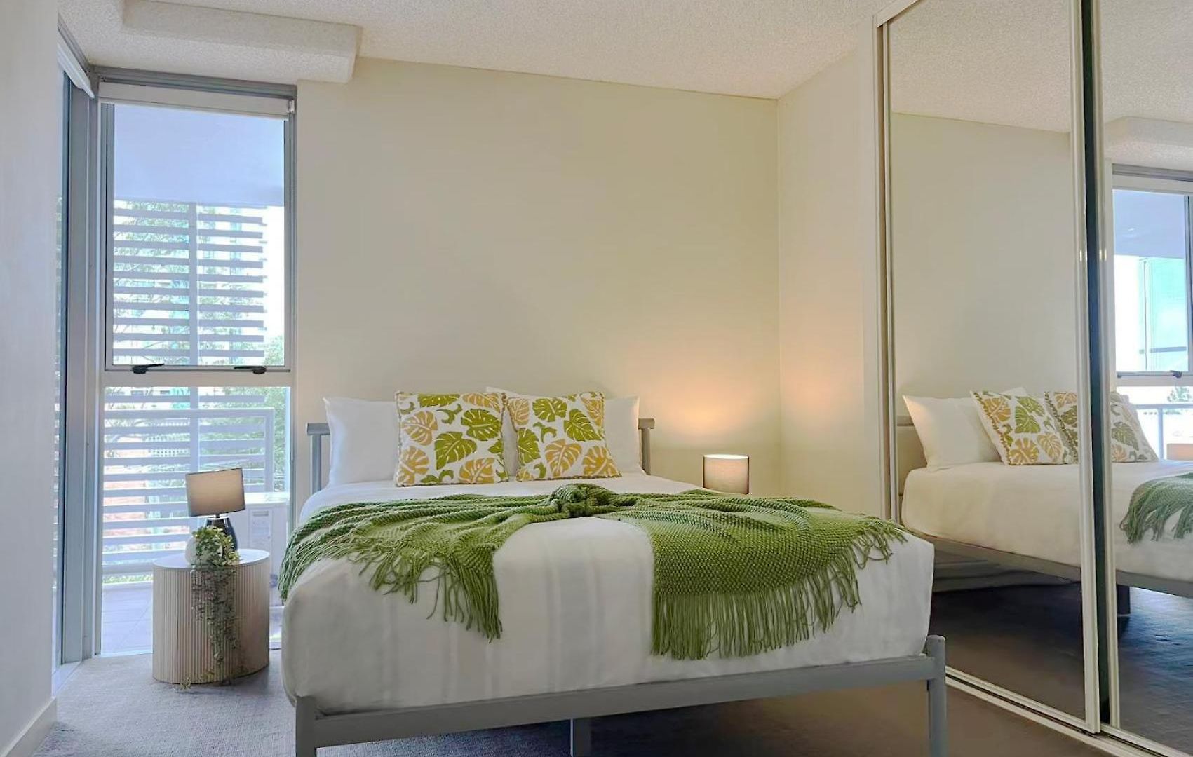 Apartment Budget 2br 2ba South With Parking *