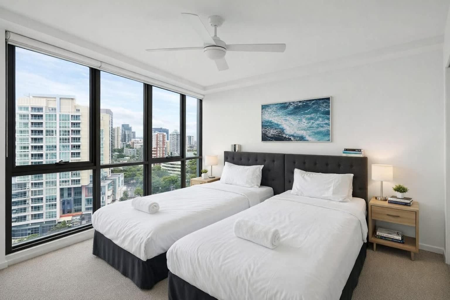 Apartment 2br Night Life -pool -2car Parking-rooftop-intercom Brisbane