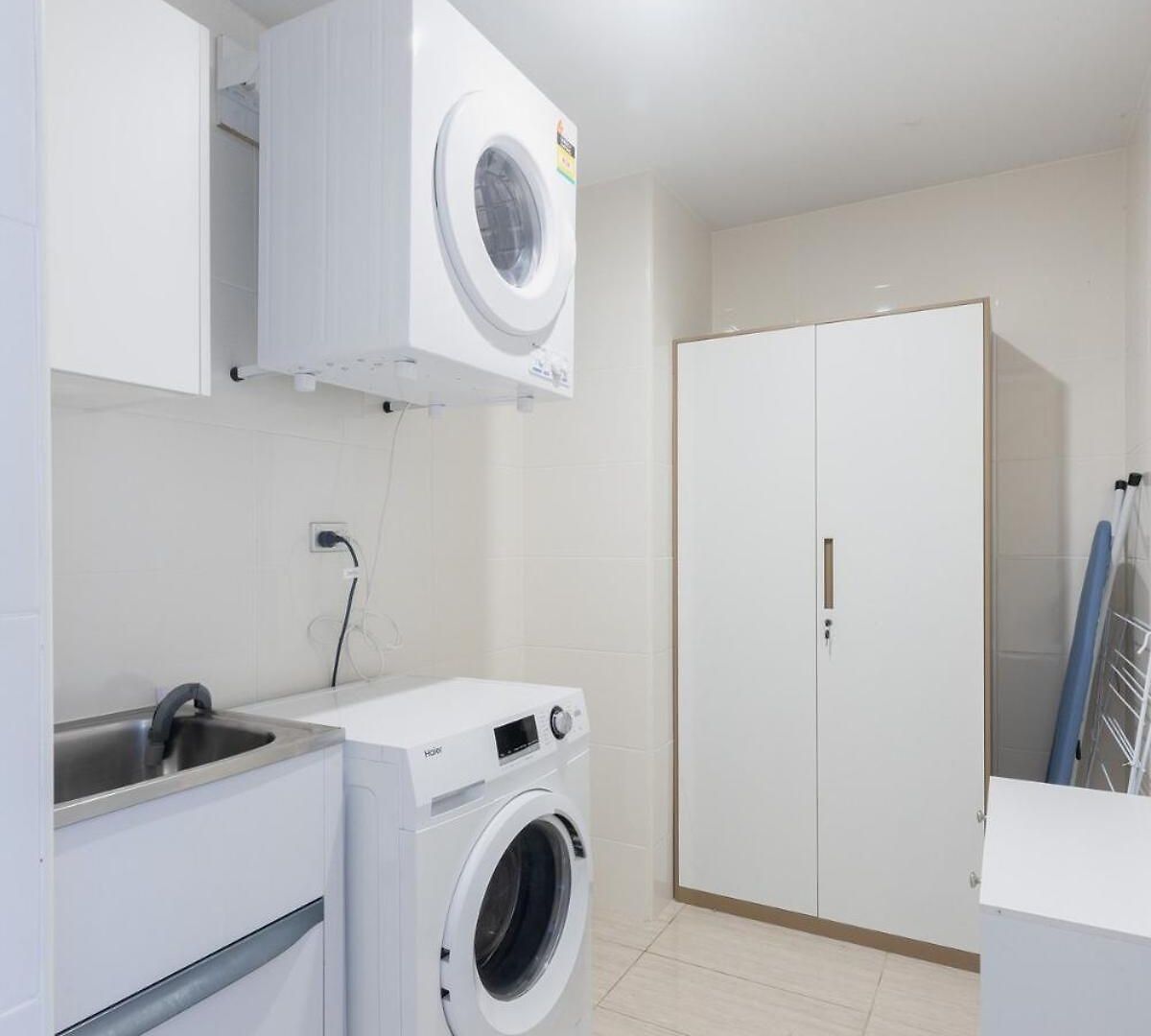 Apartment Skyline Elegance 2bdr Pool Gym Sauna Parking *