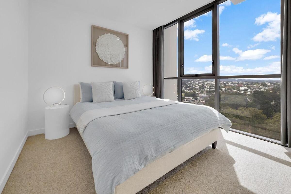 Apartment Modern Living With Secure Parking!