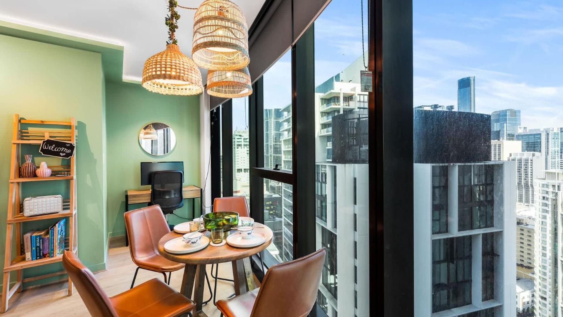 Sky Tower Luxe Retreat Pool & Gym *