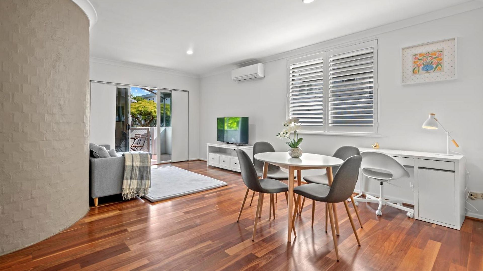 Ascot Apartment *