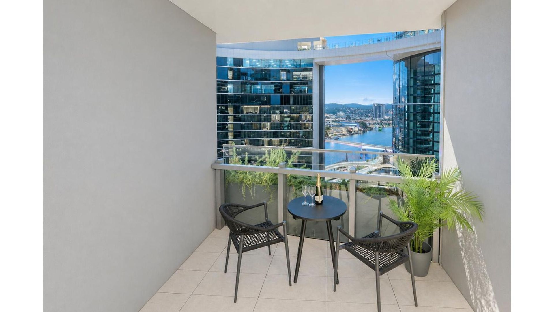 Apartment Sky High Luxury 2 Bedroom Cbd With Pool Gym And River Views *