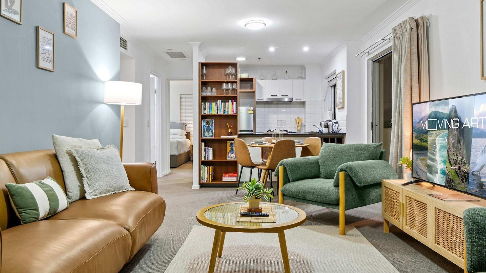 Stylish 2 Bed 2 Bath Balcony Parking Pool & Gym * Brisbane