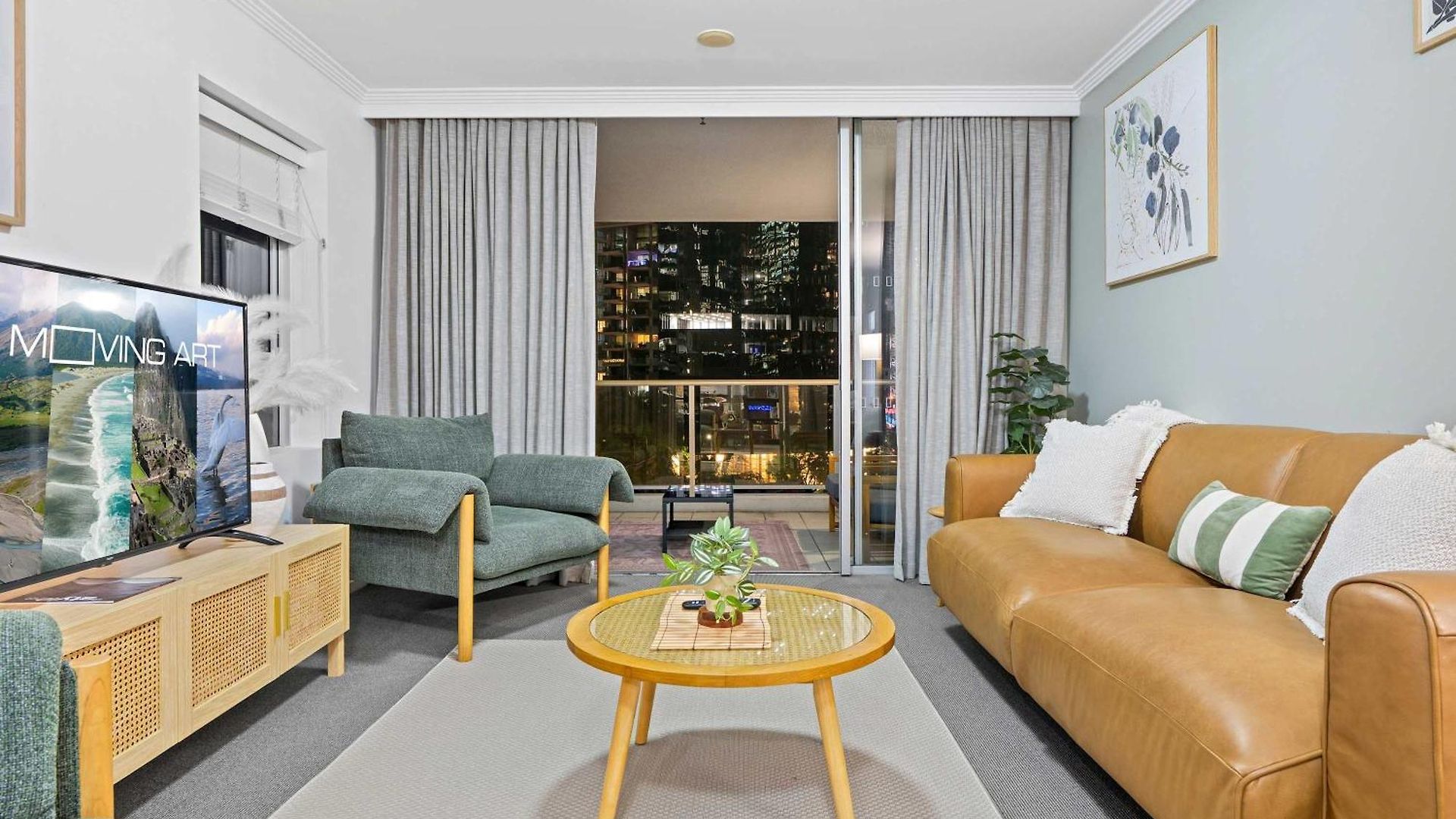 Stylish 2 Bed 2 Bath Balcony Parking Pool & Gym Apartment