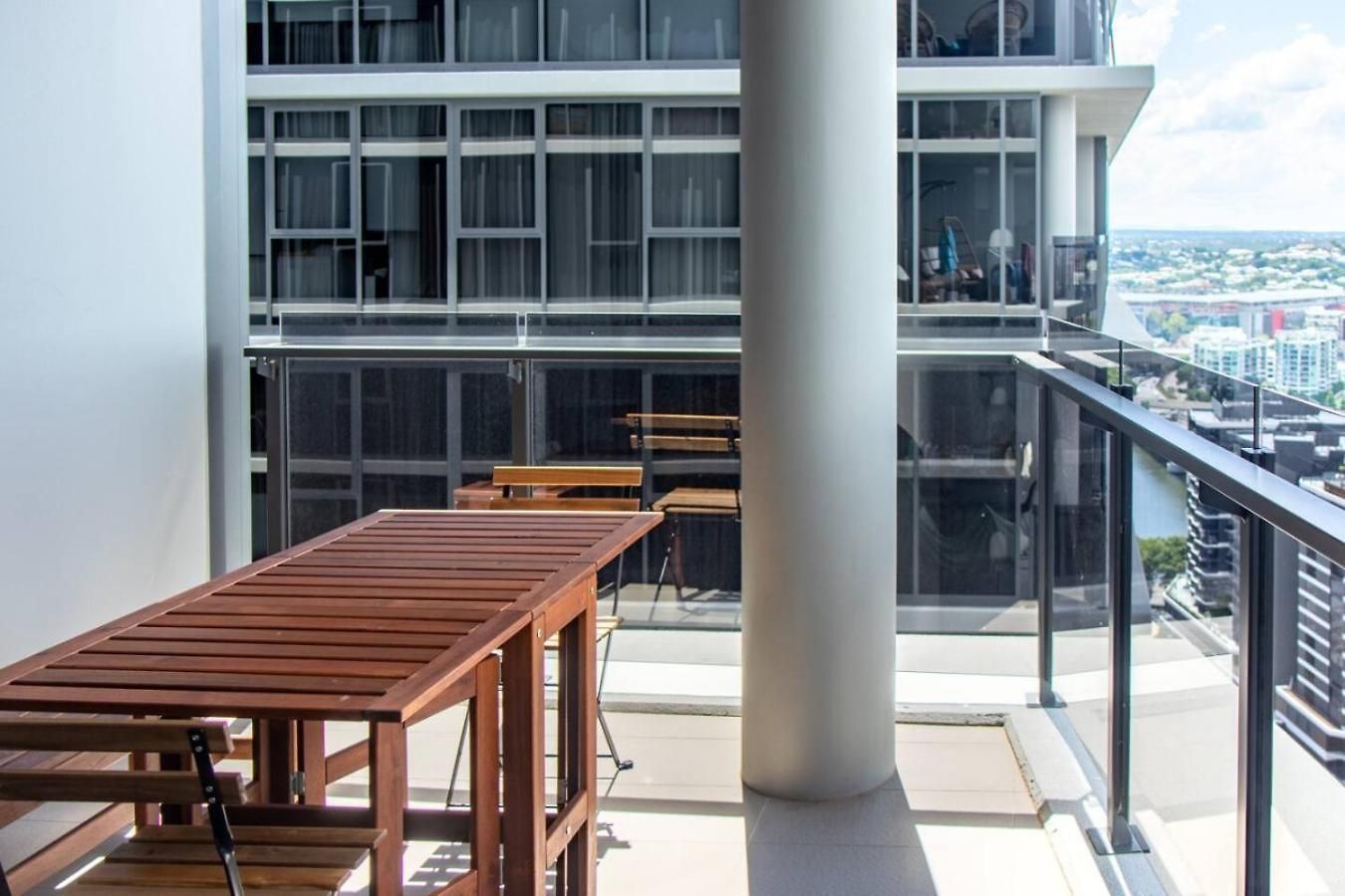 High Level 2 Bedroom With And River Views