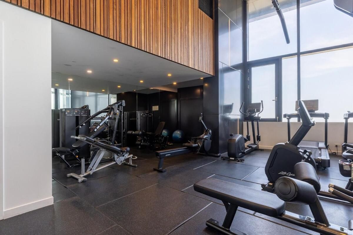 Lvl72 Breathtaking Views With Parking, Pool & Gym Brisbane