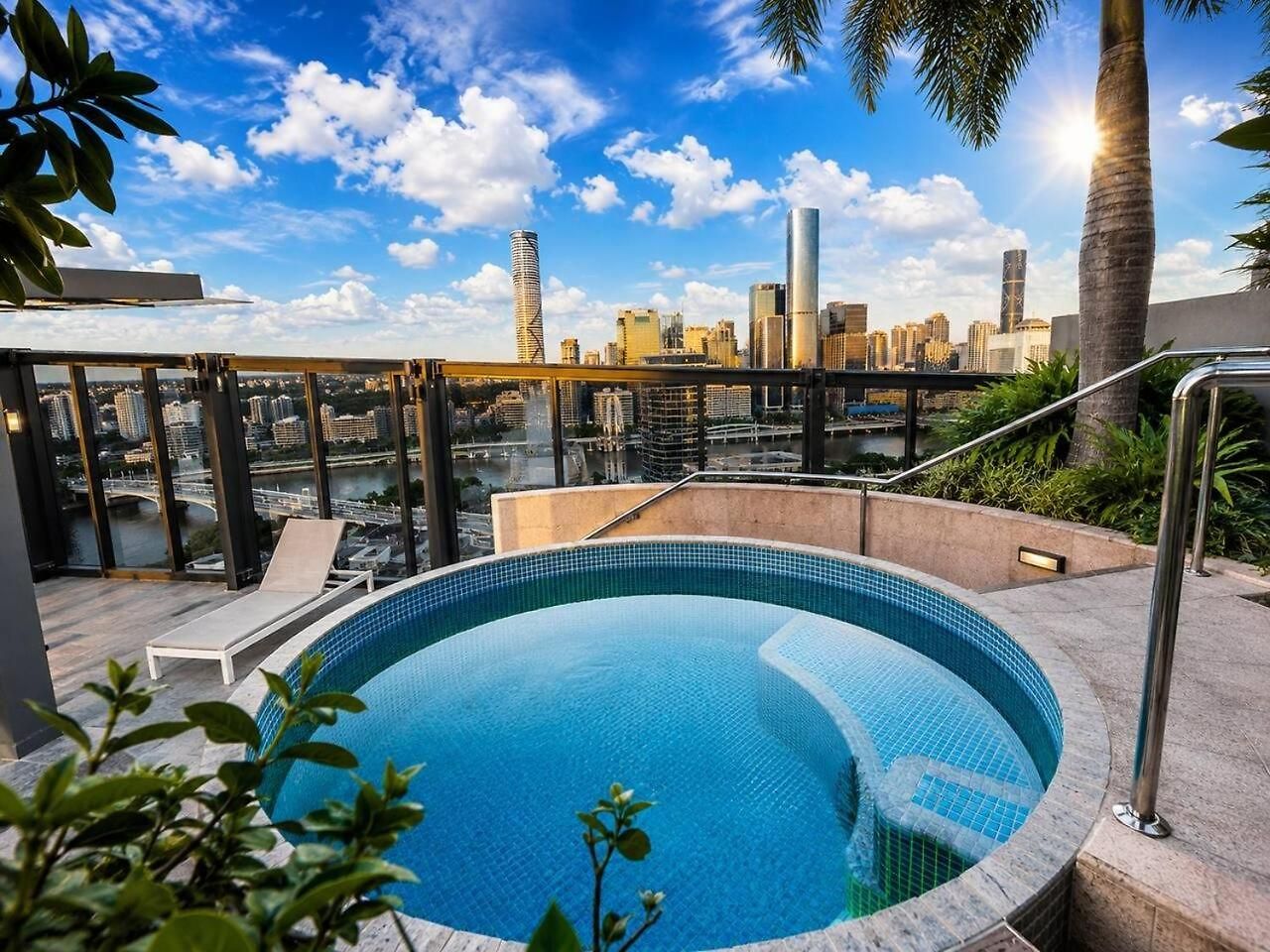 Apartment Level 22 Skyline Views With Sauna, Gym, Pool And Free Parking