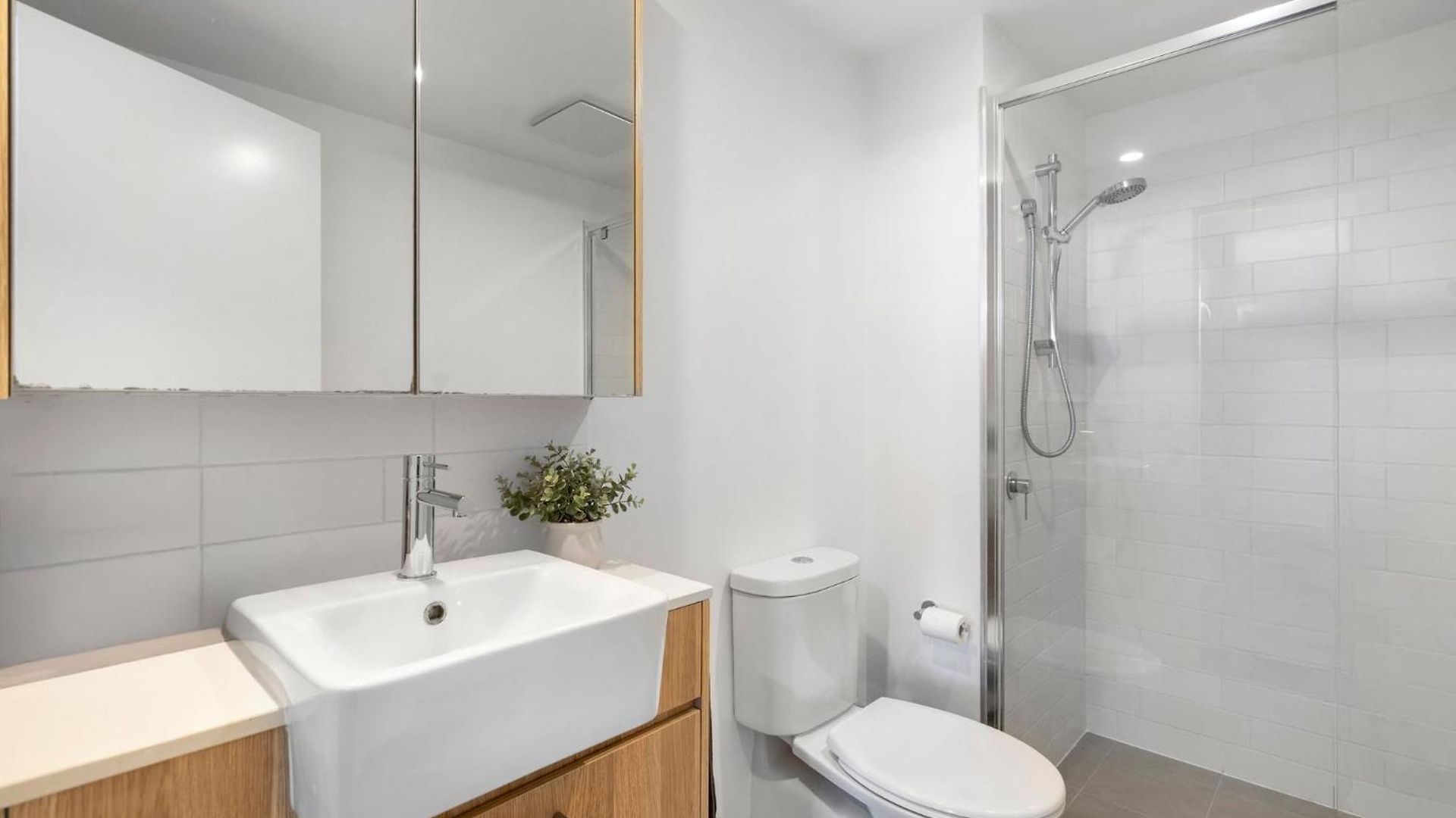 Fortitude Valley Hideaway - 2Br Apartment With Balcony & 2 Free Car Bays Apartment *