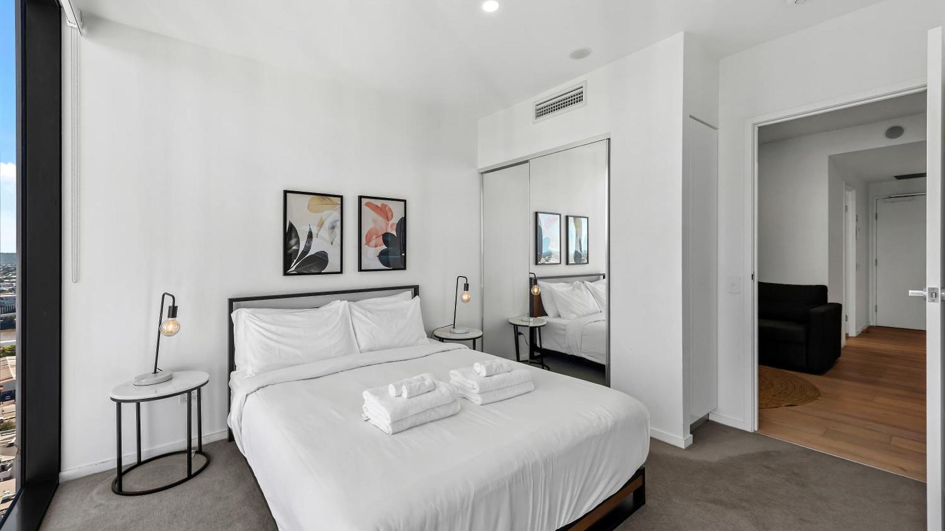 Breathtaking Sunset Views & Fantastic Location! Apartment