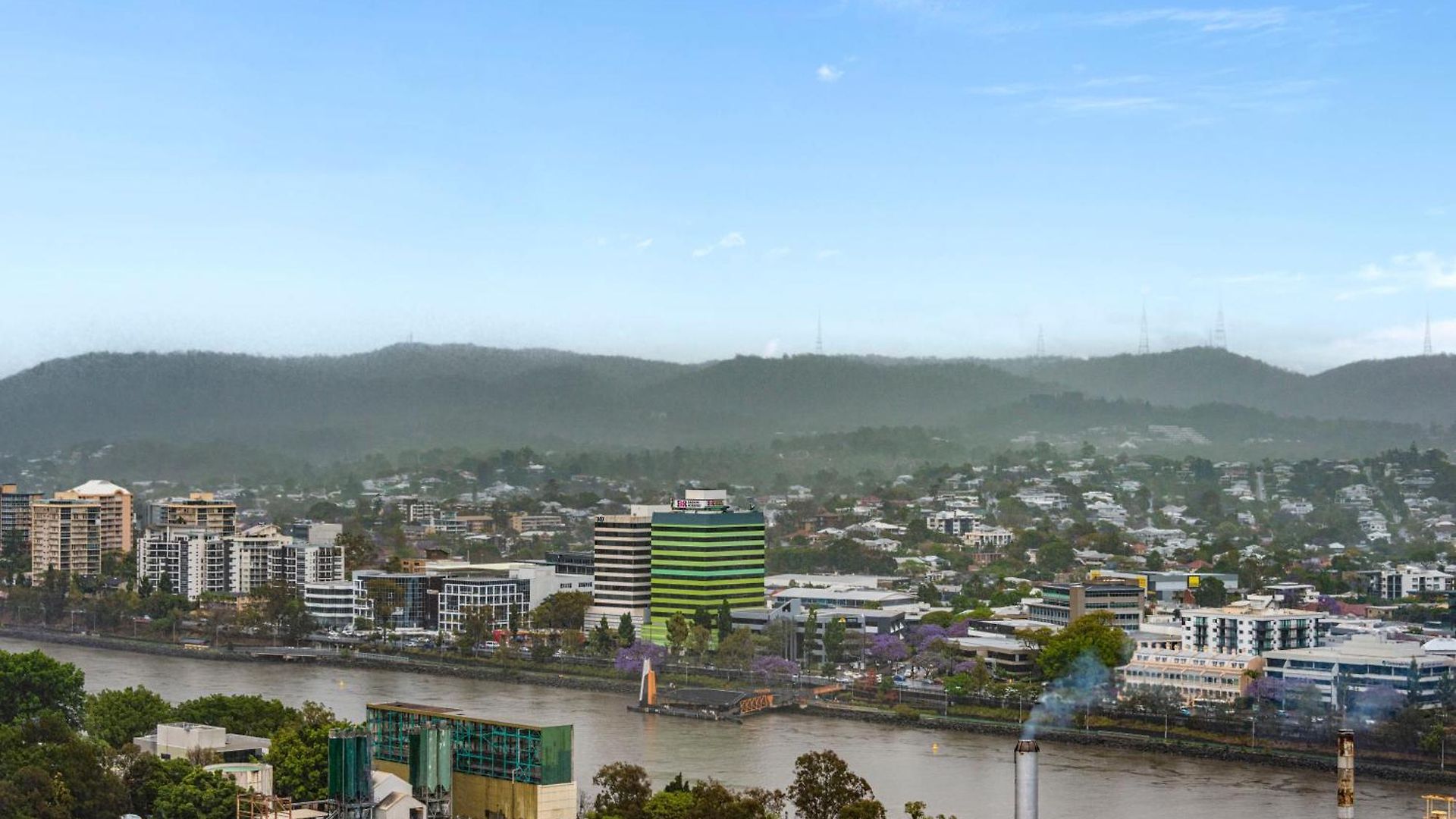 Stunning River & Mountain Views With 2br, Pool & Gym Apartment