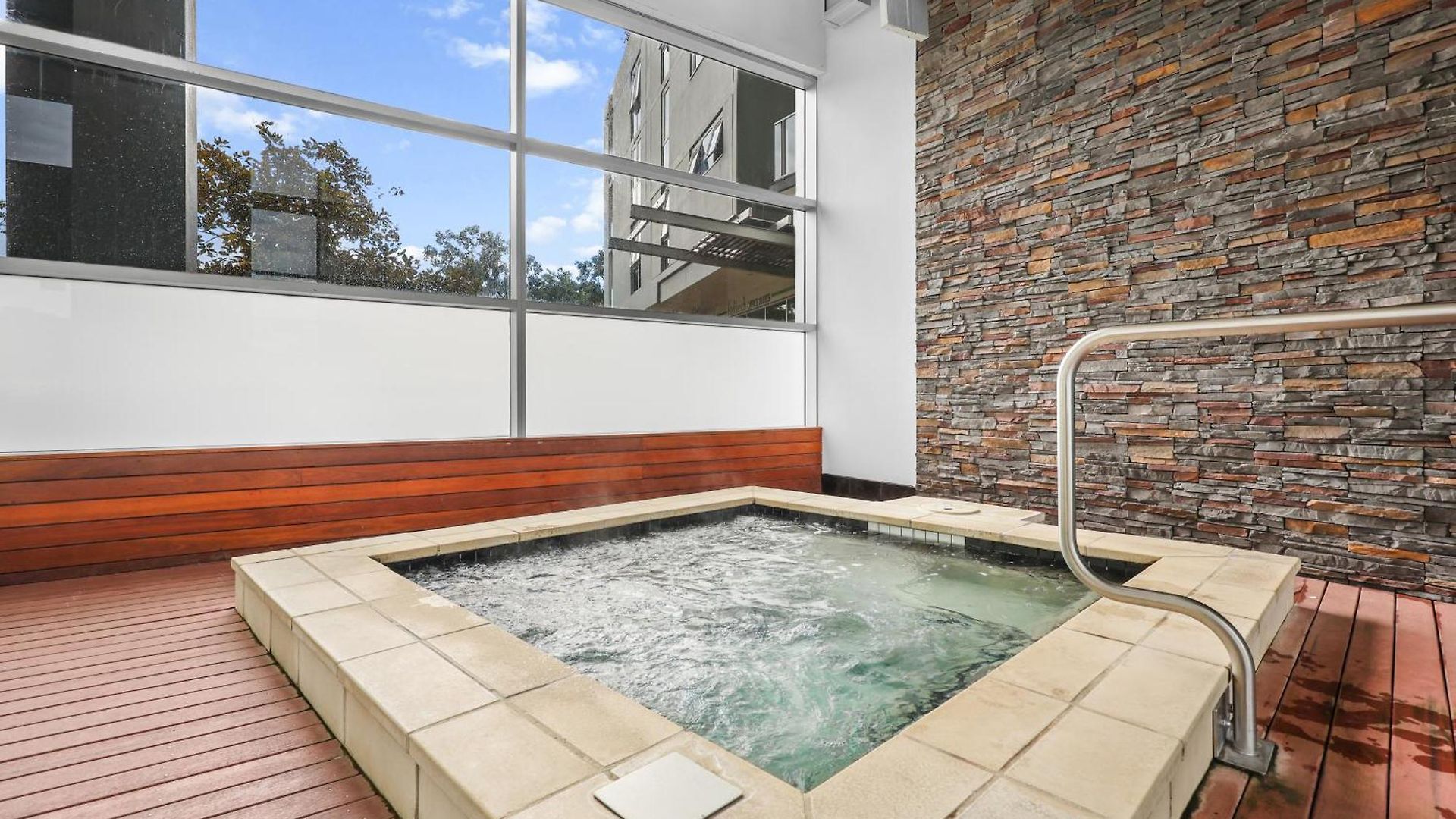 Apartment Entire Unit - 2 Pools - Sauna - Park - Cbd Views - Baby Ready