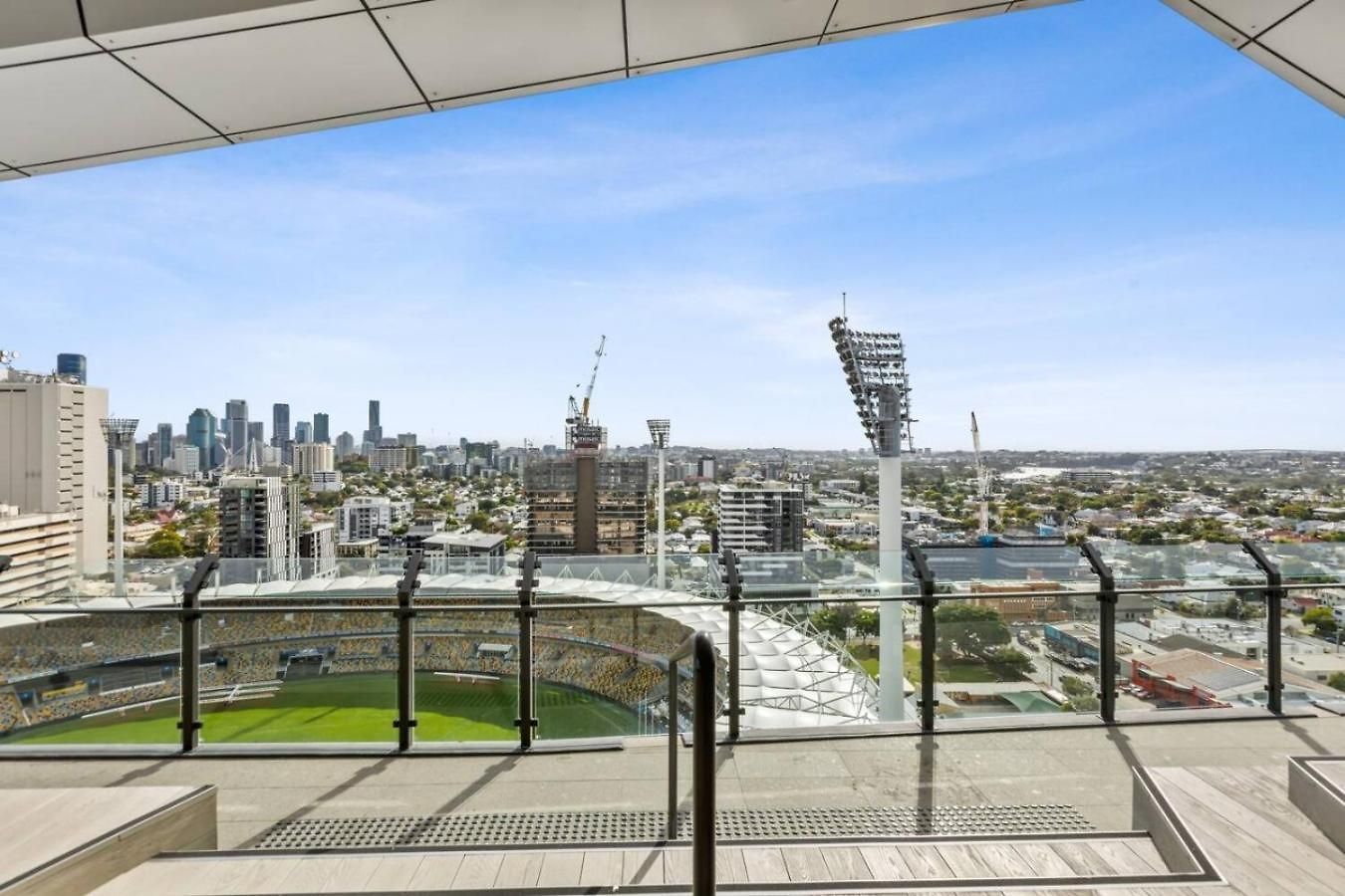 Apartment Walk To The Gabba With Rooftop Pool & Secure Carpark With Beautiful Views