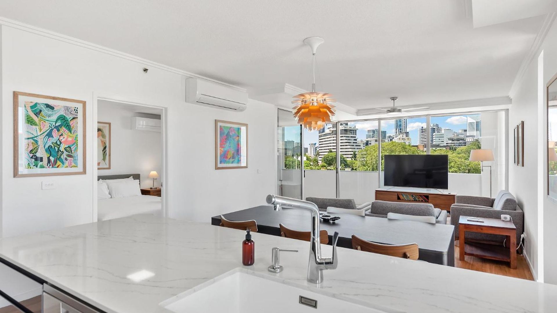 Apartment Cbd Next To Parkland! Amazing Views!