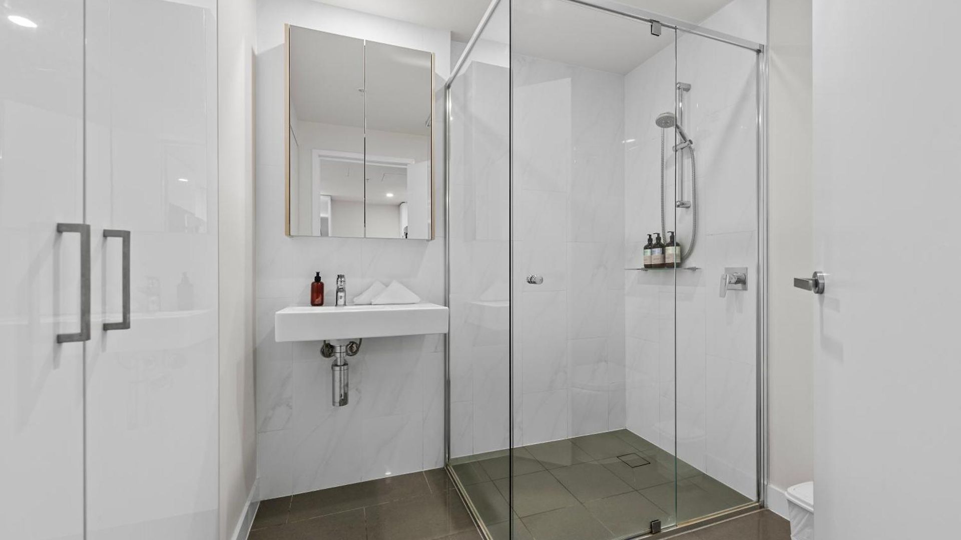 Views & Amazing Location! Free Parking & Wifi Brisbane