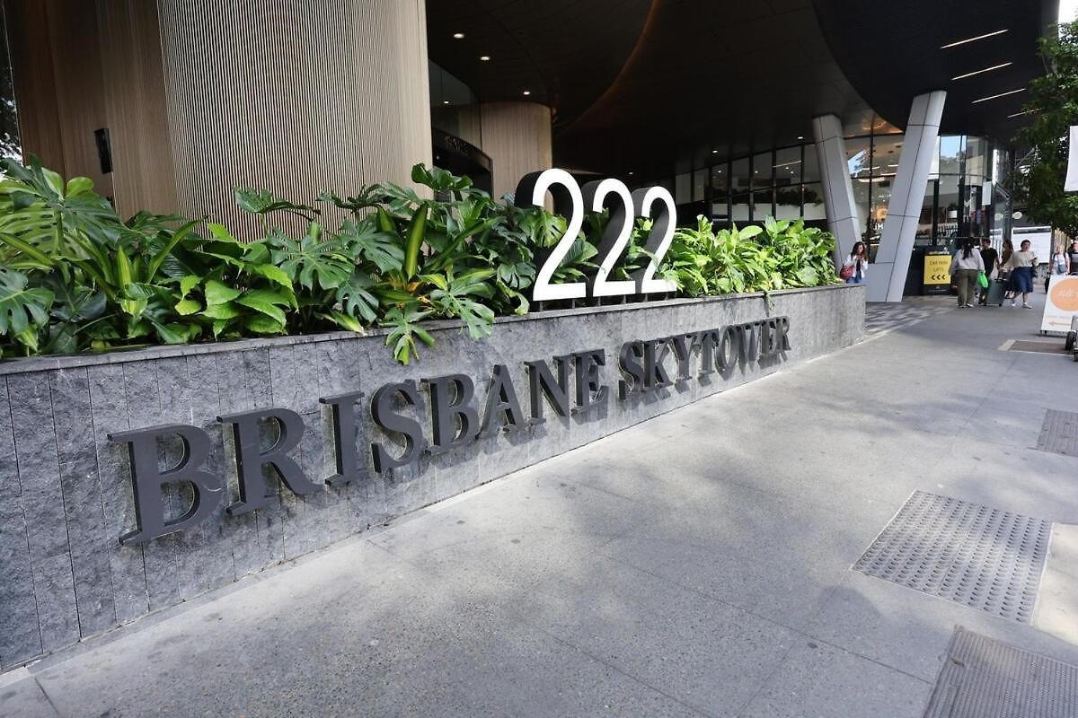 Level 43 Water Views - 2br - Sleeps 6 & Baby Apartment *
