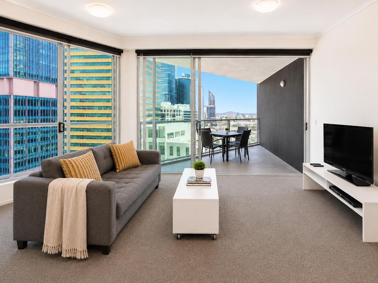 Apartment Cbd With Amenities *