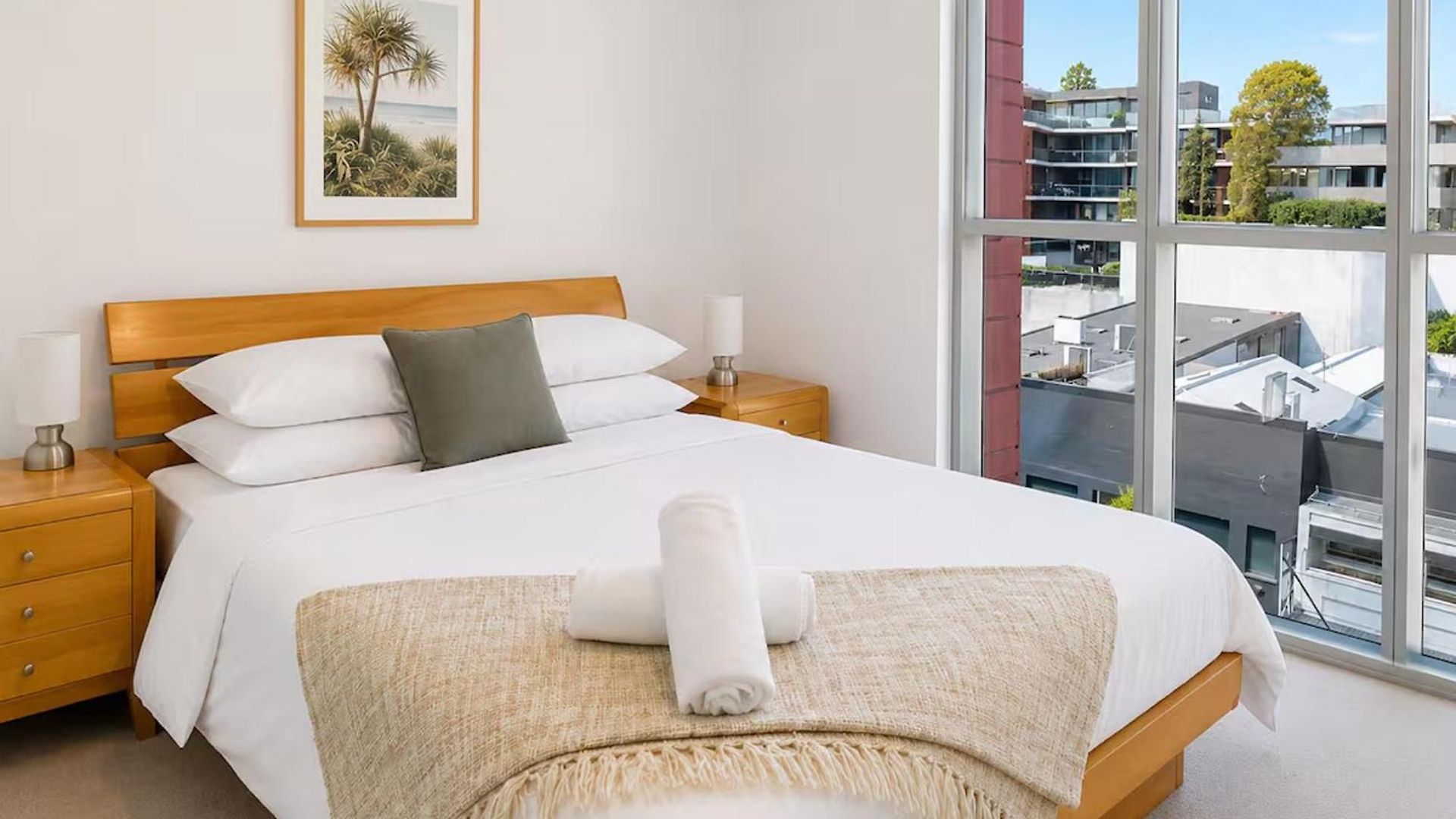 View 2-bed Fortitude Valley Apartment *