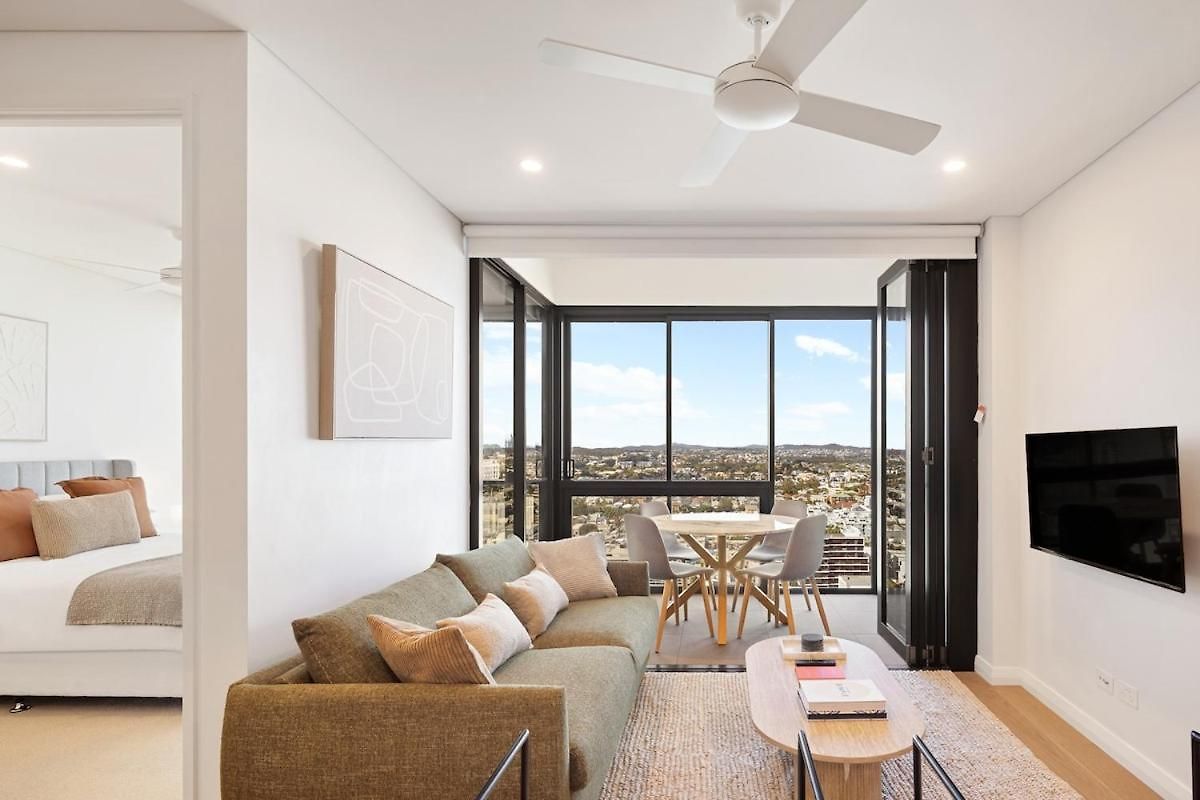 Apartment Utopia Deluxe 25th Floor Views, Pool & Gym