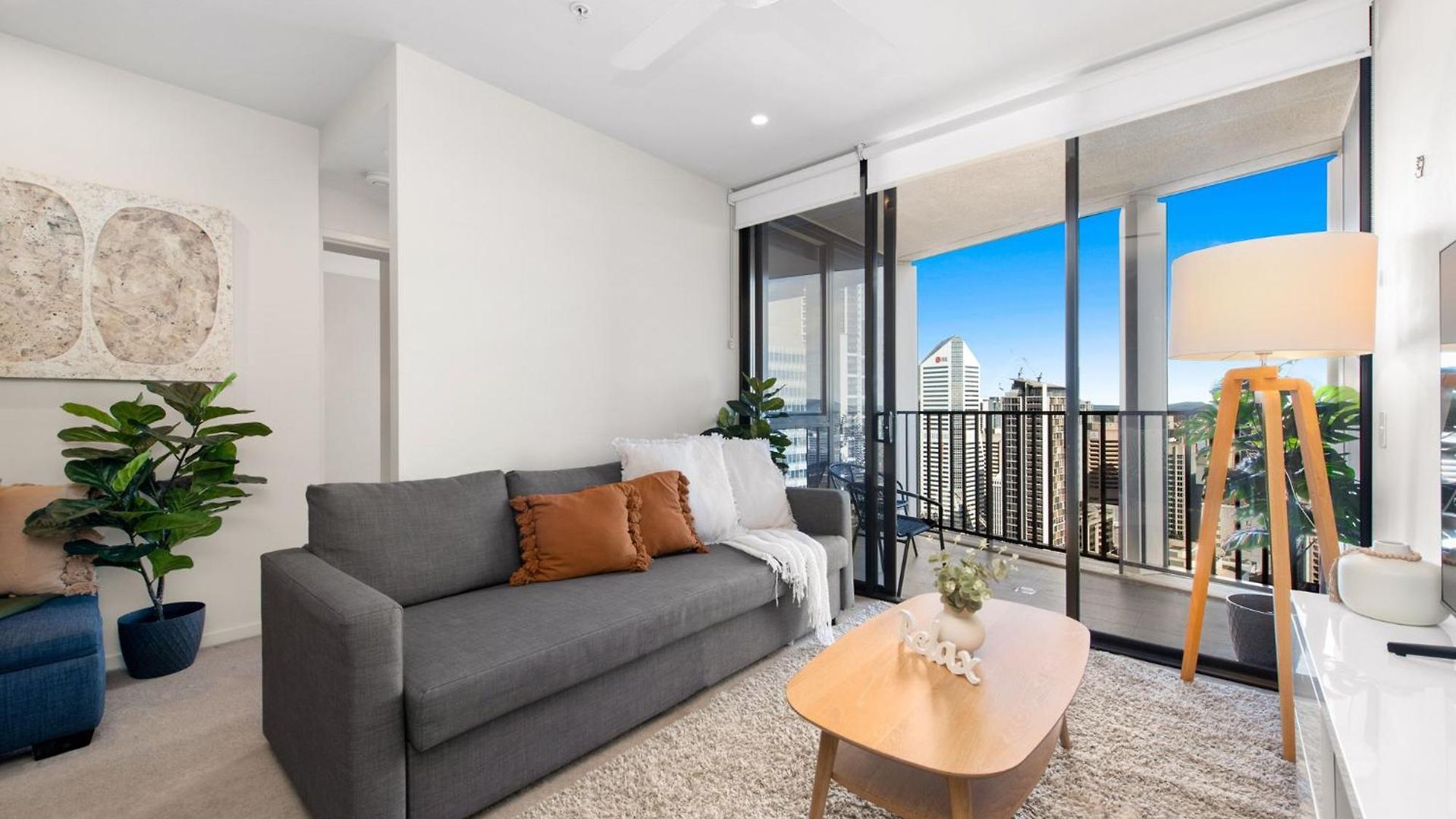 Inspired Serenity With River Views, Fast Wifi, Carpark, Gym, Rooftop Pool Apartment *