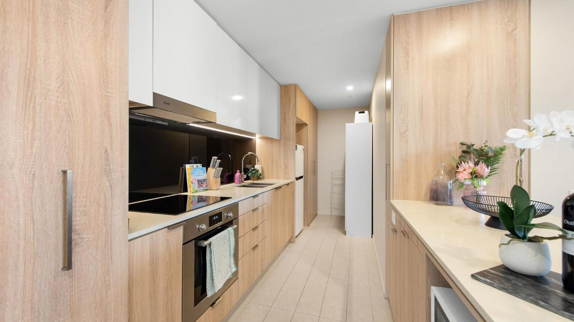 Apartment Inspired Serenity With River Views, Fast Wifi, Carpark, Gym, Rooftop Pool *