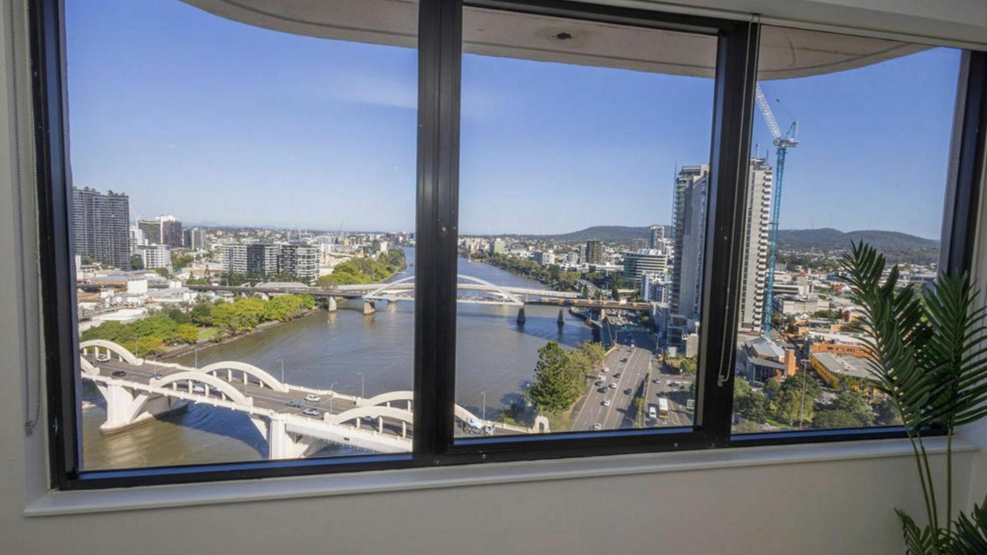 Sky High River View In Brisbane