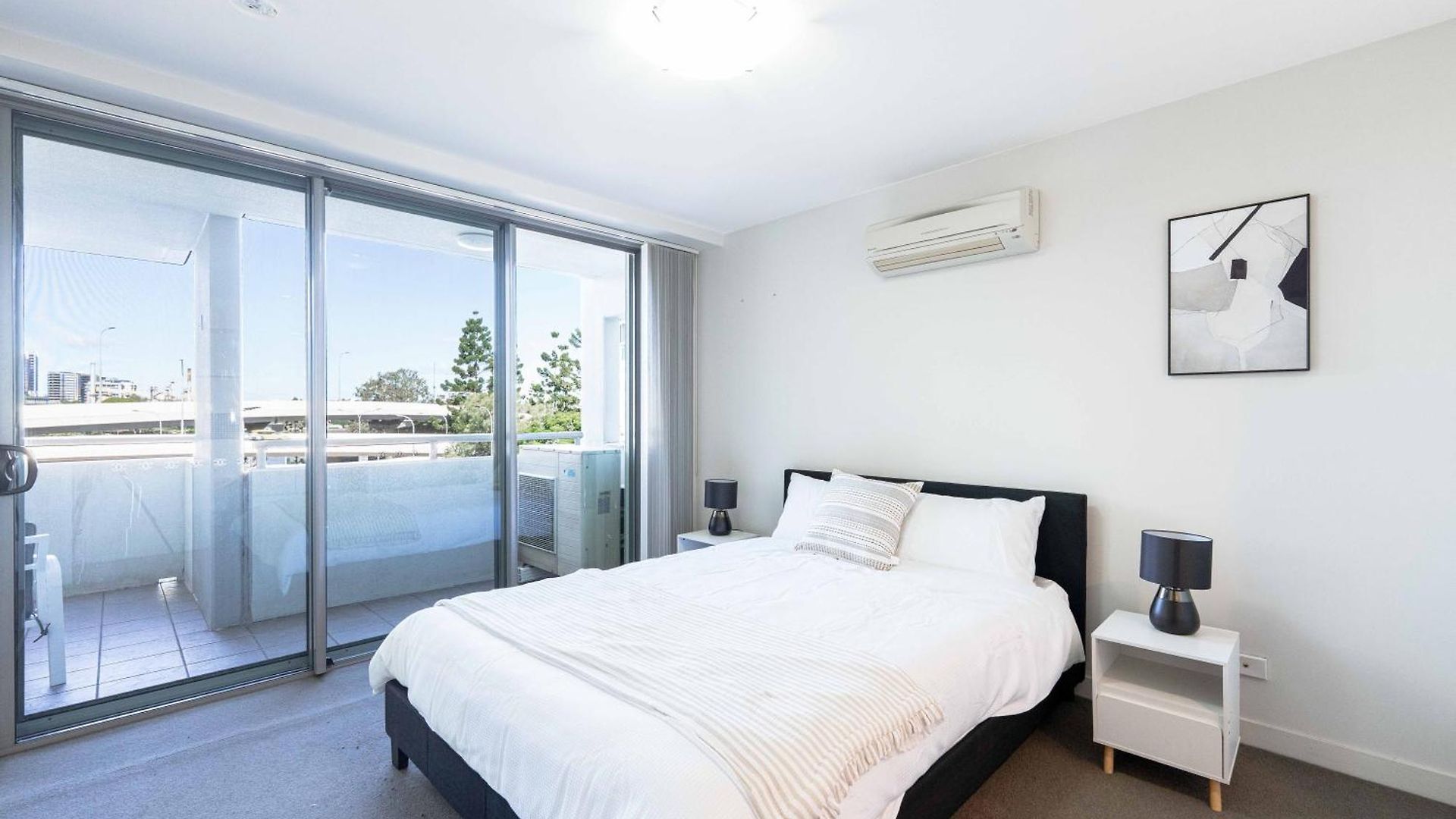 Spacious Riverside 2br Cbd Parking Pool & Gym *