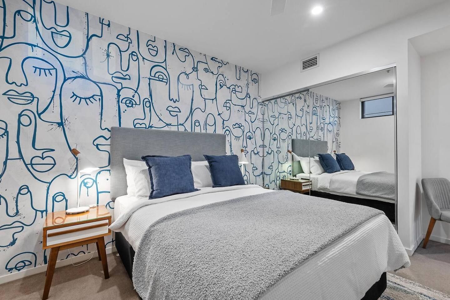 Urban Escape: Great Location W/ Cityscape Apartment *