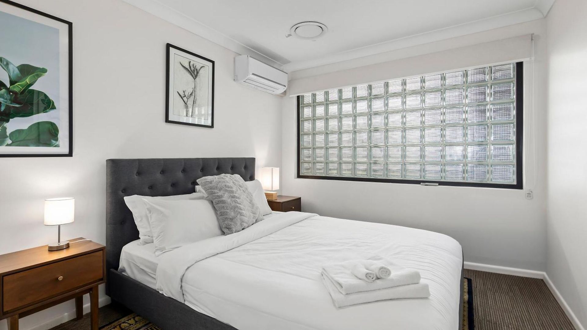 Bright 2br With Parking, Balcony & Wifi Apartment
