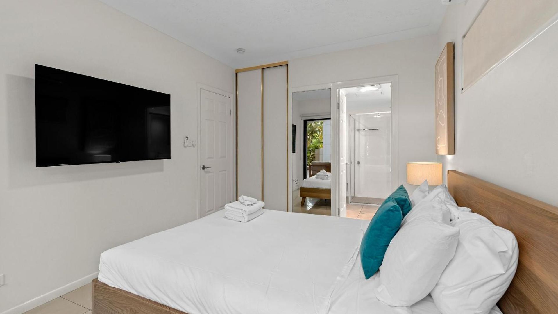 Apartment Sunny & Cozy 2br With Wifi, Parking & Balcony *