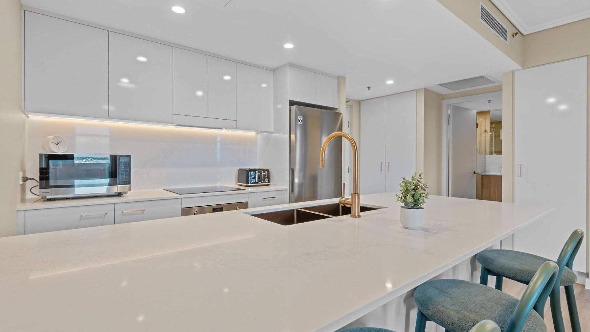 Riverfront Luxe 2br Cbd With Iconic & Bridge Views Brisbane