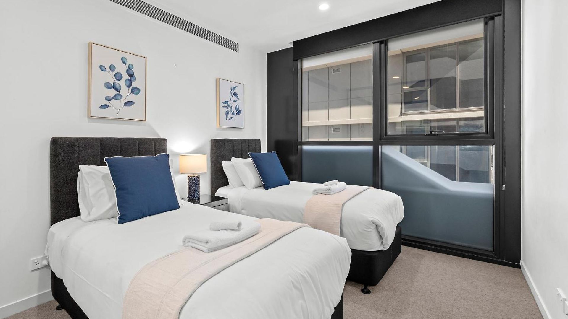 Apartment Luxe 3br With Stunning Views, Parking And Pool