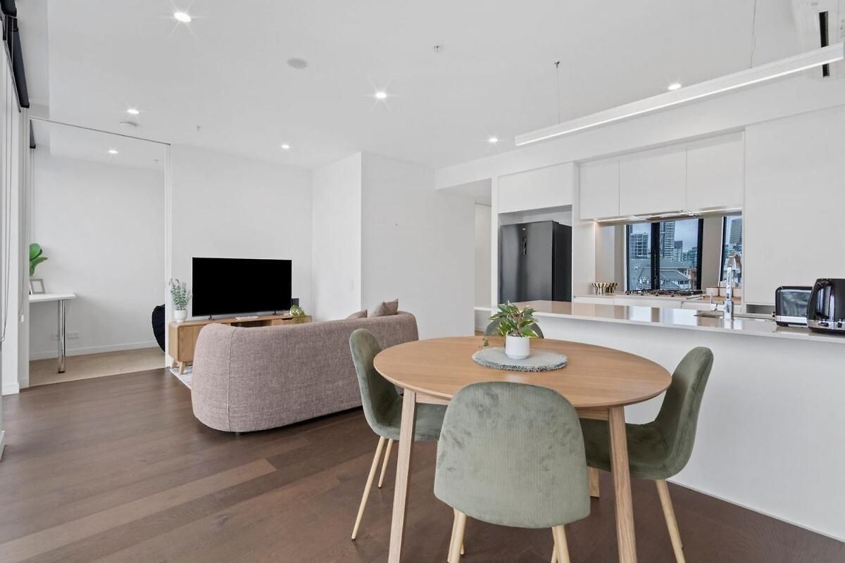 Two Bedroom Retreat With Pool, Gym And Parking Apartment Brisbane