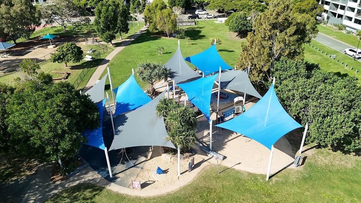 Bulimba Apartment - Ferry Access - Near Oxford St - Sleeps 8 - Baby & Work Ready Apartment *