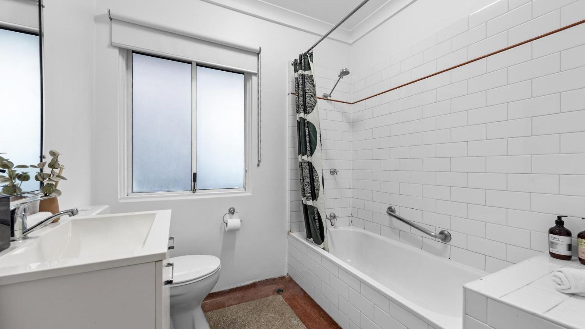 Cozy And Comfy - Short Walk To Hospital And Cbd Apartment *