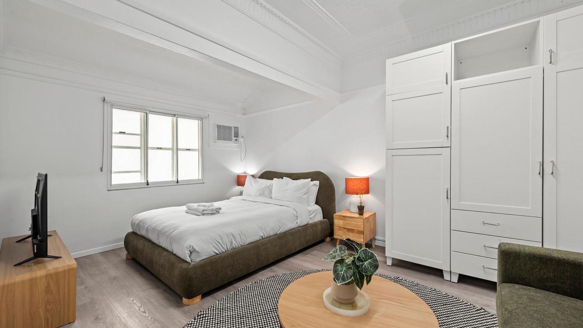 Spacious And Cozy - Short Walk To Hospital Brisbane