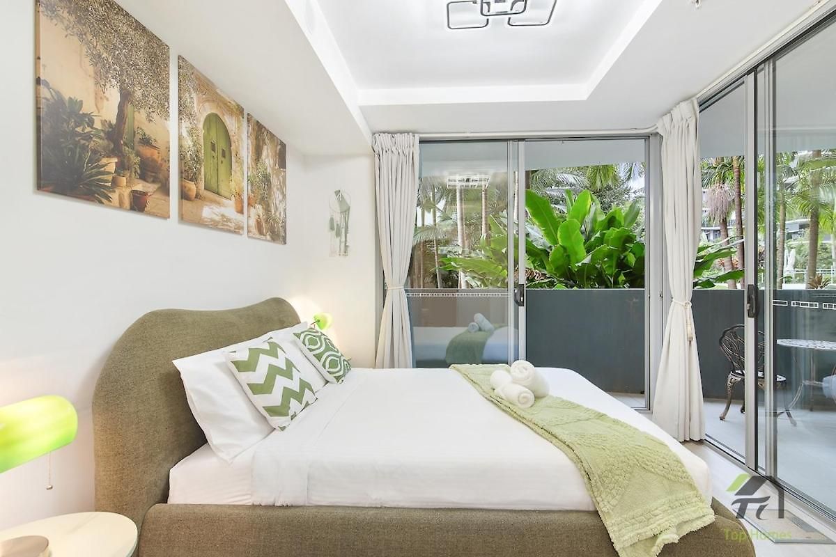 West End Artistic Neighborhood Apartment *