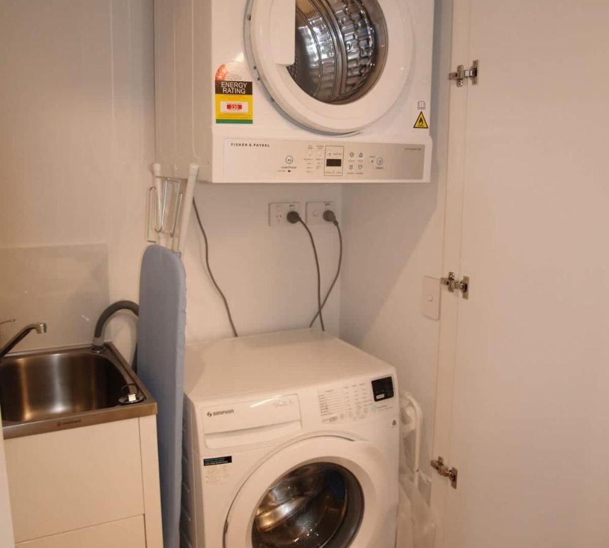 Spacious Two Bedroom In South * Brisbane