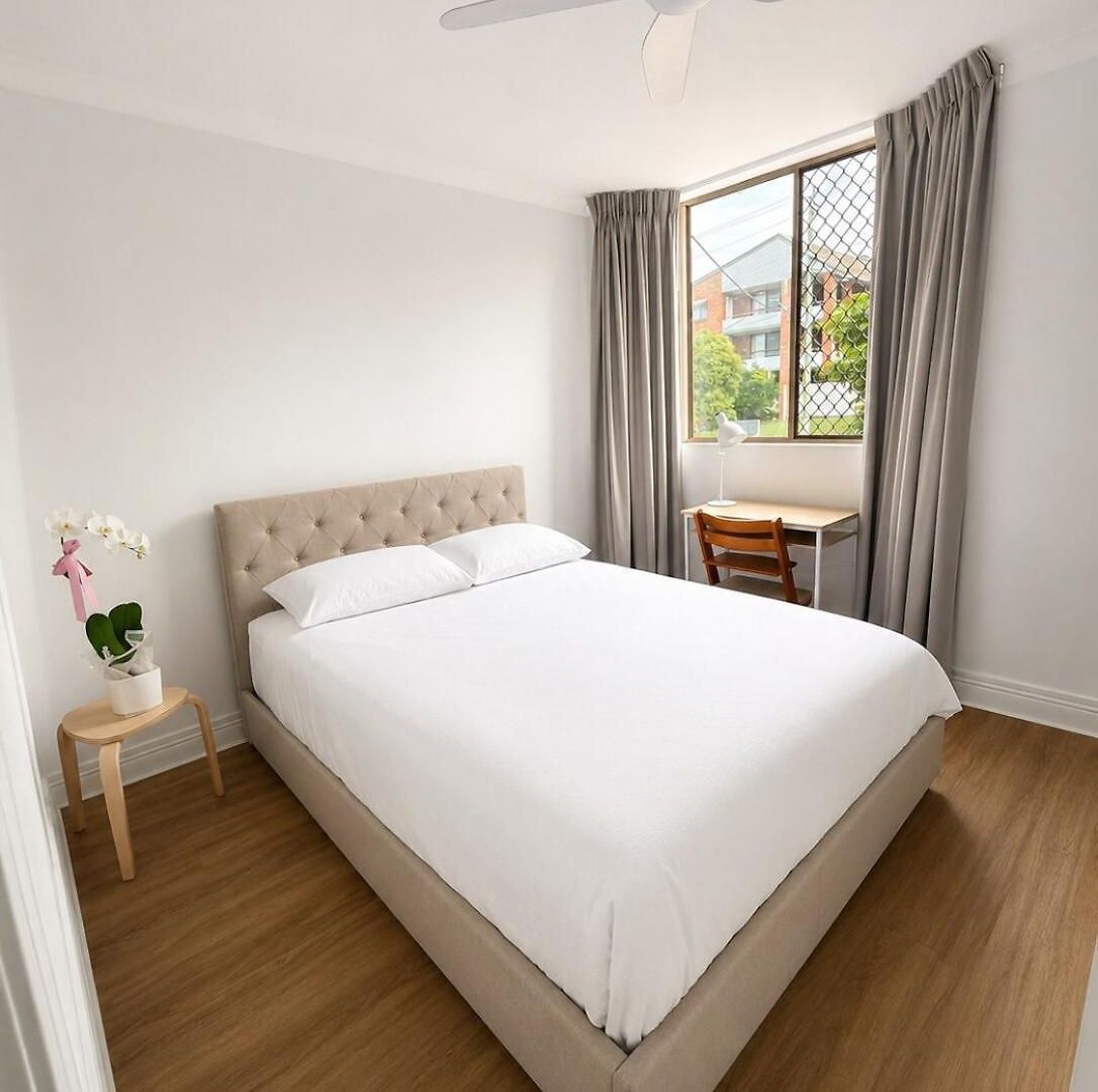 Upmarket Queen & Bath, Renovated, Quiet, Airport 10 Min - Shared Accomm *
