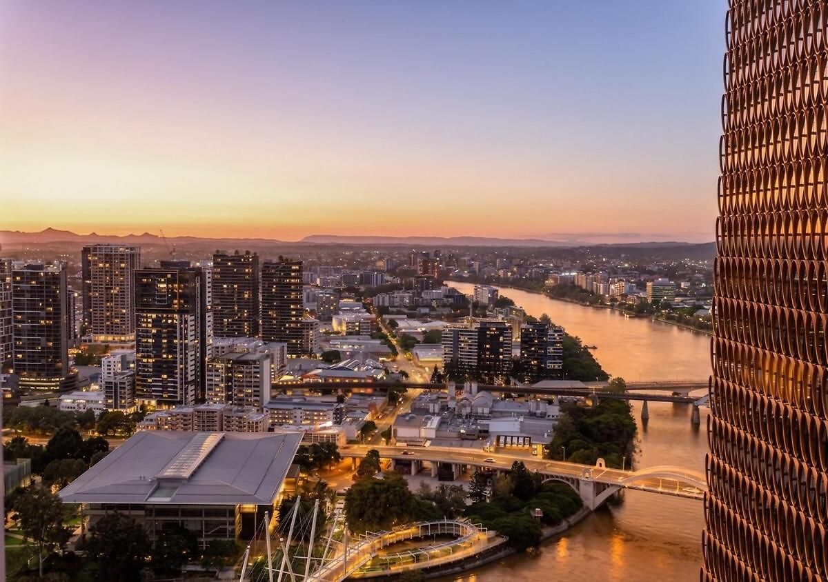 Skyline Elegance 2bdr Pool Gym Sauna Parking Brisbane