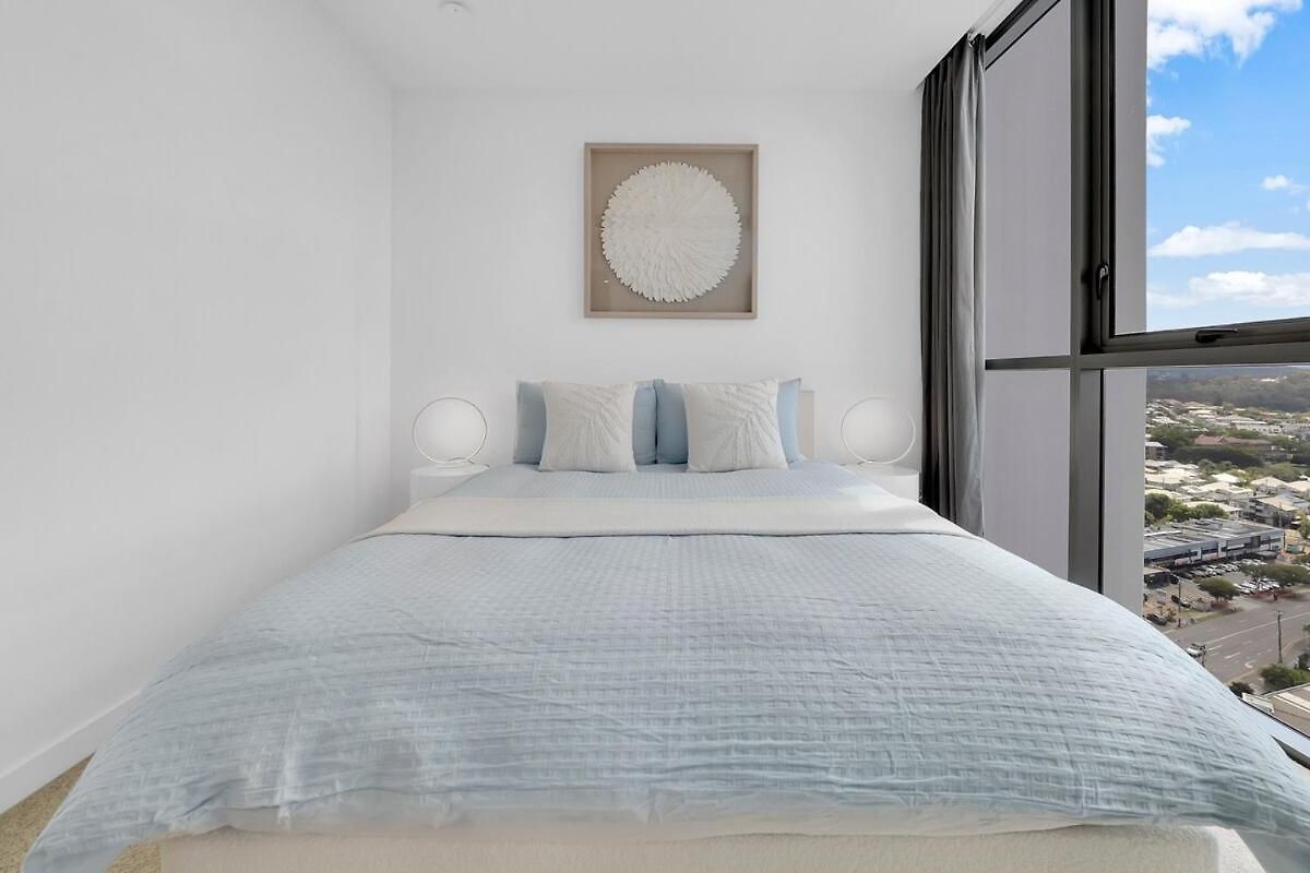 Modern Living With Secure Parking! * Brisbane