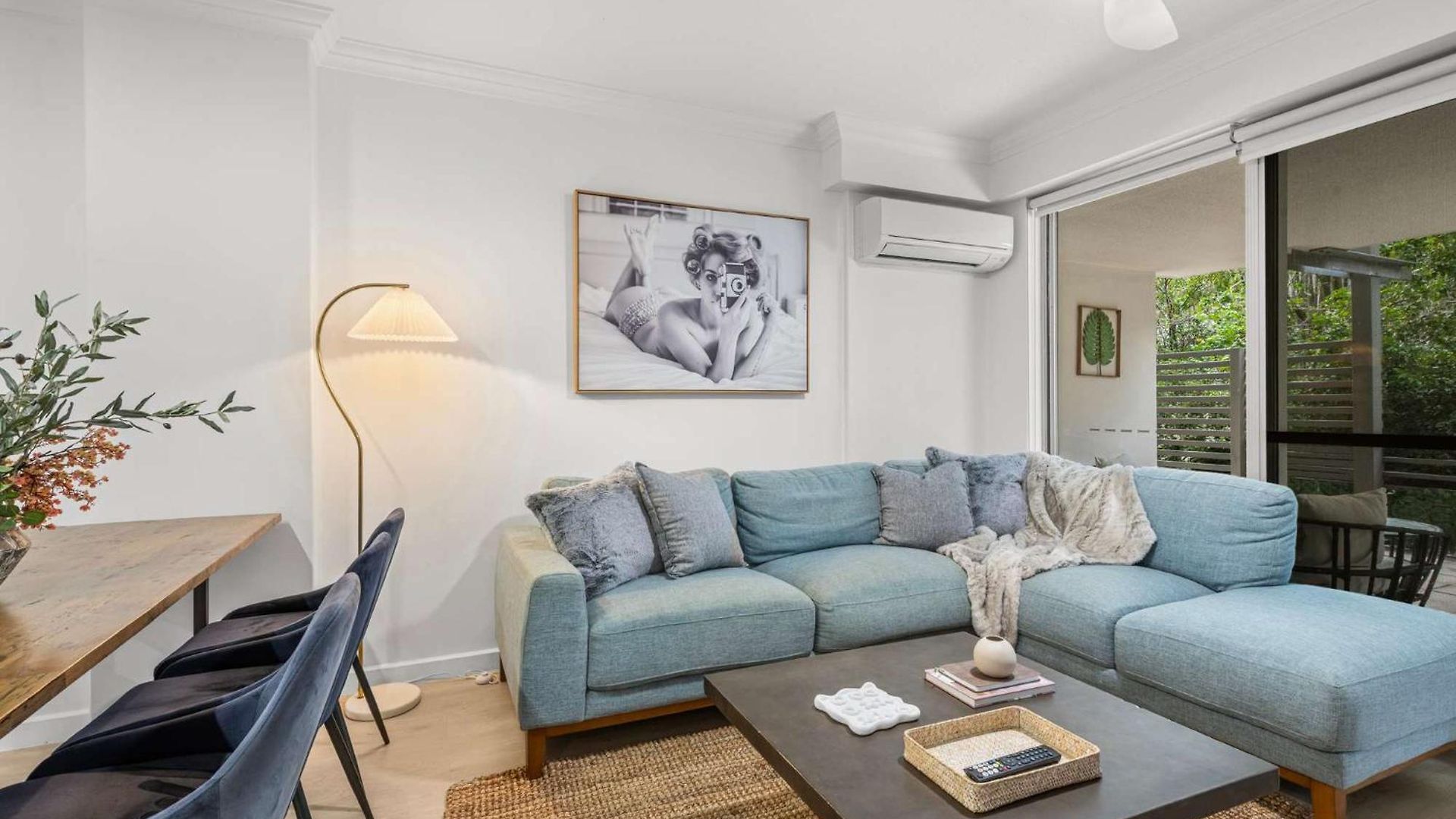 Apartment The Mews Bowen Hills - Spacious 3-bedroom With Pool & Parking
