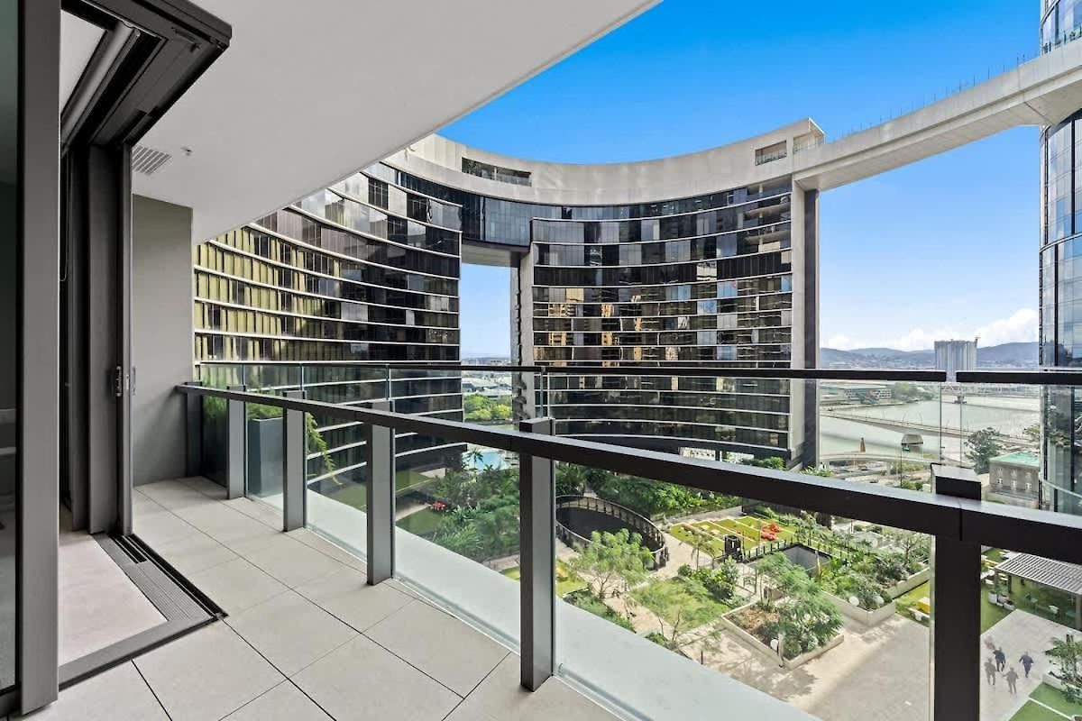 Queens Wharf - Beautiful 13th Floor Executive Apartment