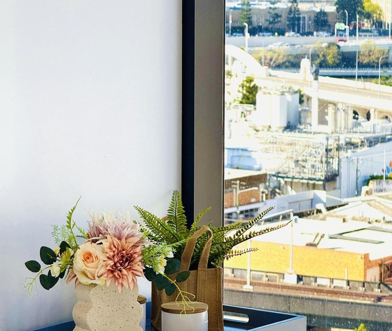 Modern Vibrant - 1 Bedroom Pool Gym Sauna Apartment Brisbane