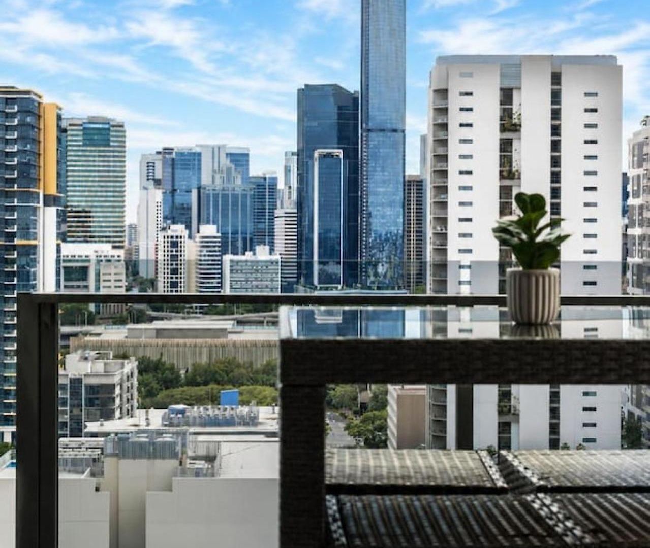Level 22 Skyline Views With Sauna, Gym, Pool And Free Parking