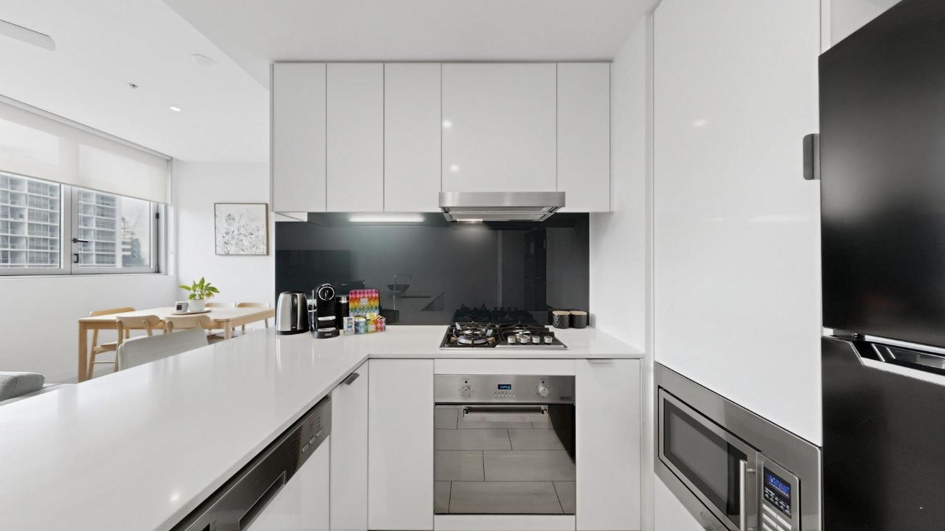 View 2-bed Fortitude Valley Apartment *