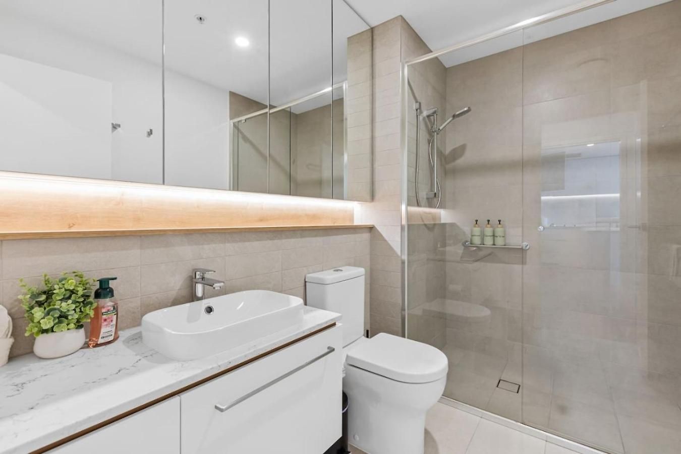 Walk To The Gabba With Rooftop Pool & Secure Carpark With Beautiful Views