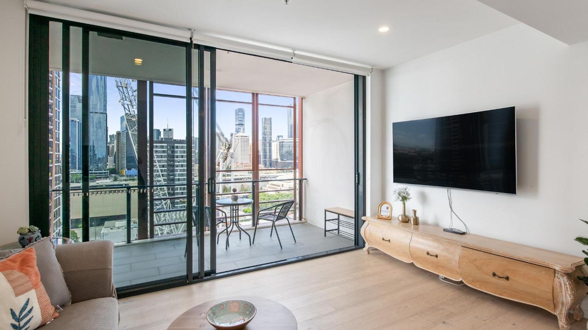 Convenient To Urban Living By Private Host * Brisbane